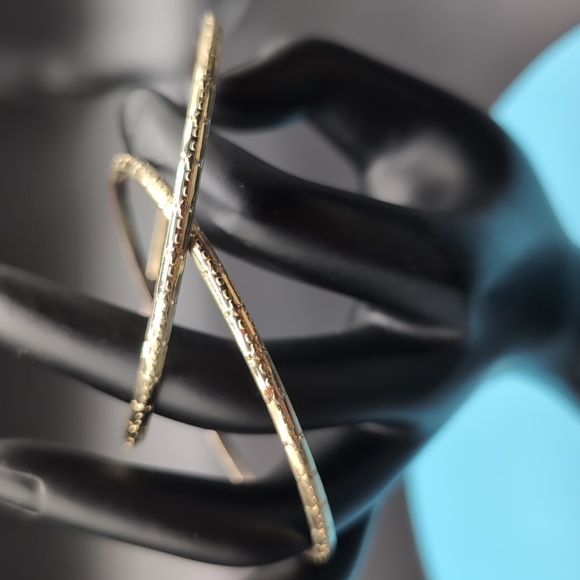 2 Gold Toned Textured Pattern Bangle Jingle Bracelets - Picture 3 of 8